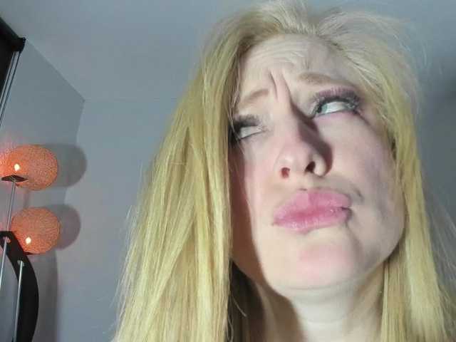 AliceC4t01 live cam on BongaCams