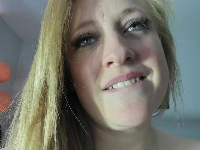 AliceC4t01 live cam on BongaCams