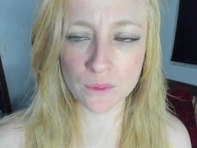 AliceC4t01 live cam on BongaCams