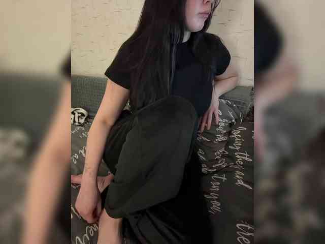 AdalineRedWeb webcam