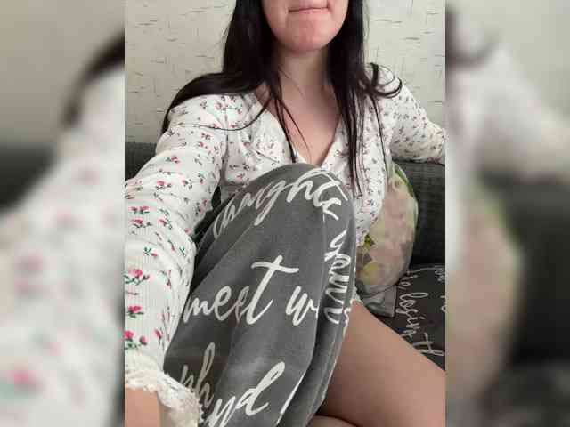 AdalineRedWeb webcam