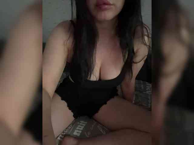 AdalineRedWeb webcam