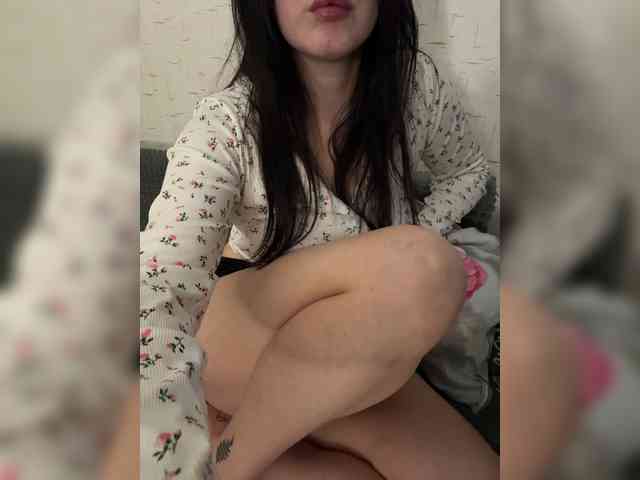 AdalineRedWeb webcam