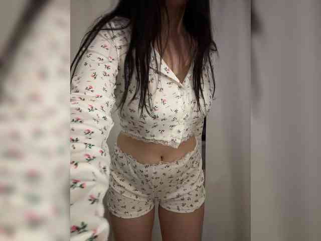 AdalineRedWeb webcam