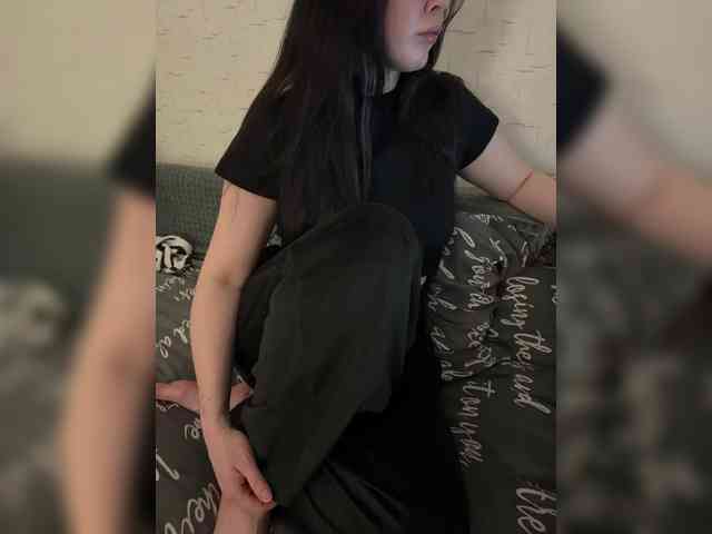 AdalineRedWeb webcam