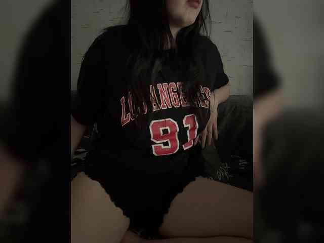 AdalineRedWeb webcam