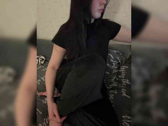 AdalineRedWeb webcam