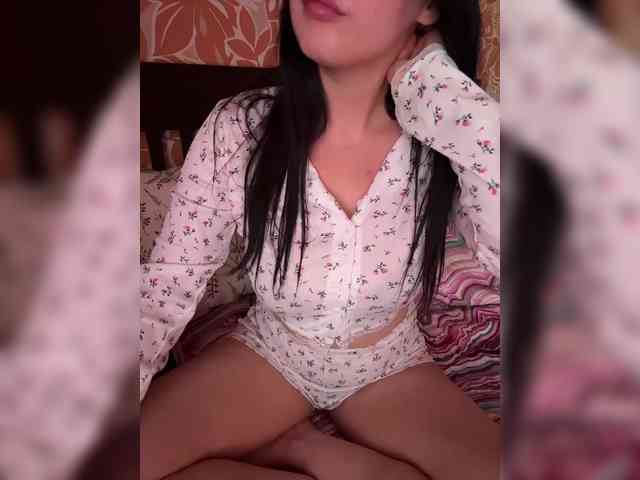 AdalineRedWeb webcam