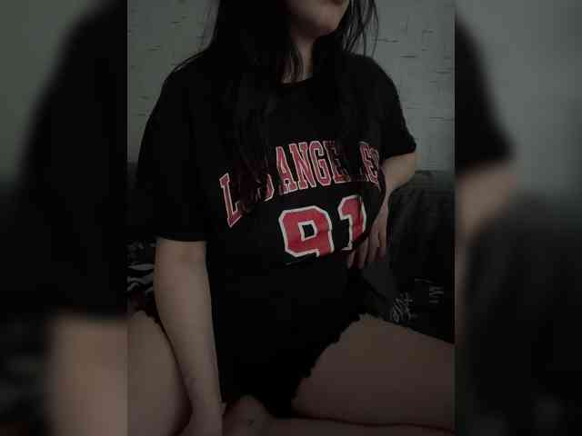 AdalineRedWeb webcam