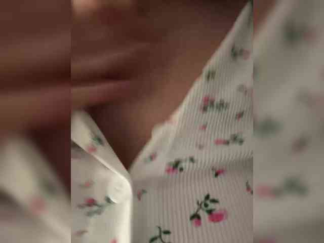 AdalineRedWeb webcam