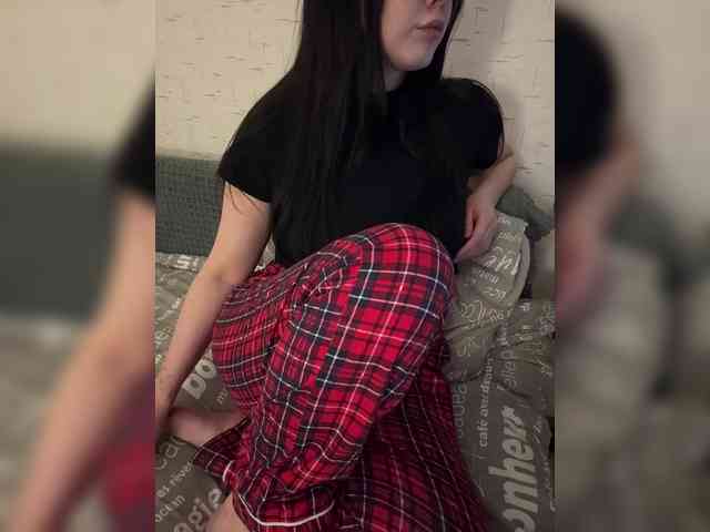 AdalineRedWeb webcam