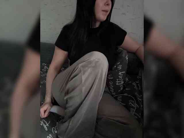 AdalineRedWeb webcam