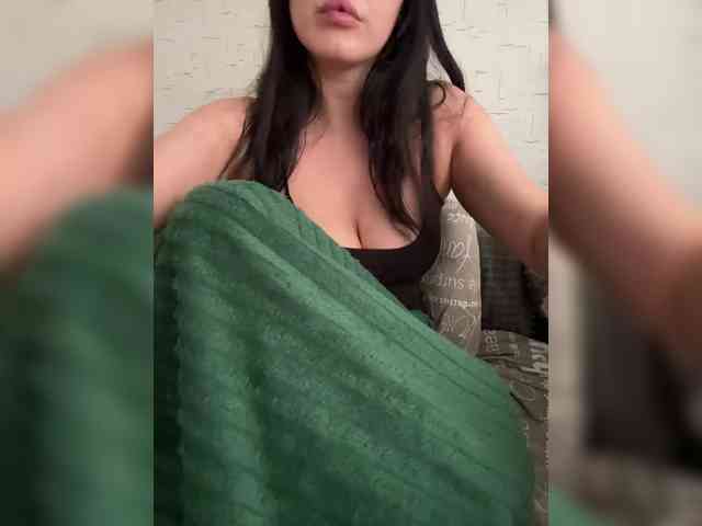 AdalineRedWeb webcam