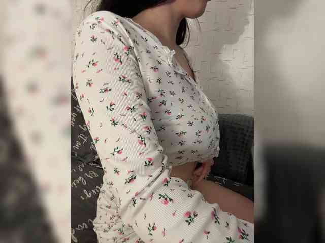 AdalineRedWeb webcam