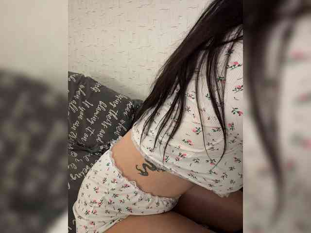 AdalineRedWeb webcam