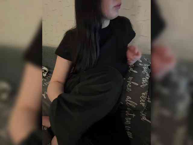 AdalineRedWeb webcam