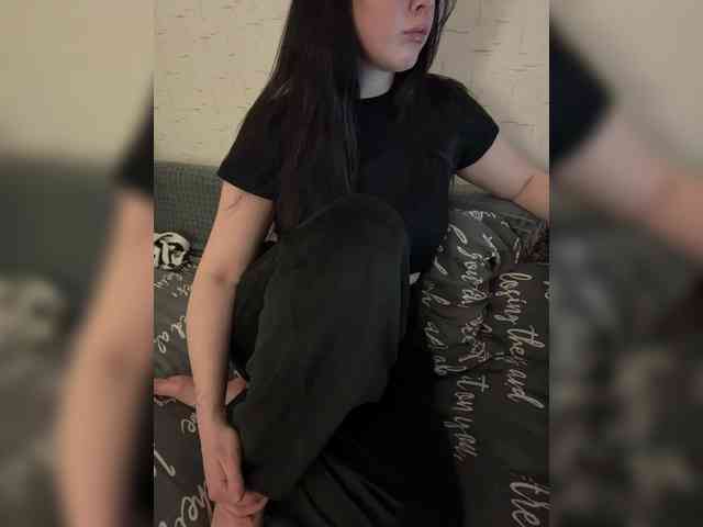 AdalineRedWeb webcam