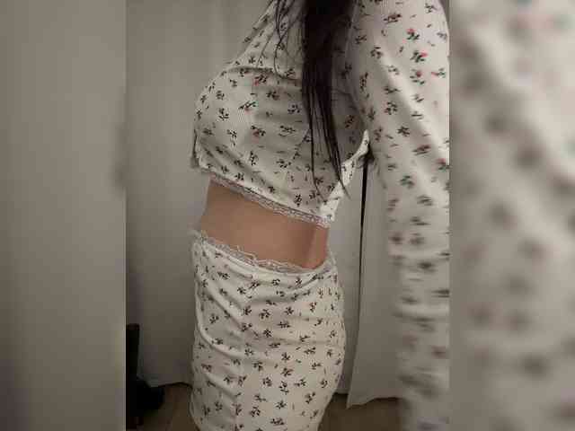 AdalineRedWeb webcam