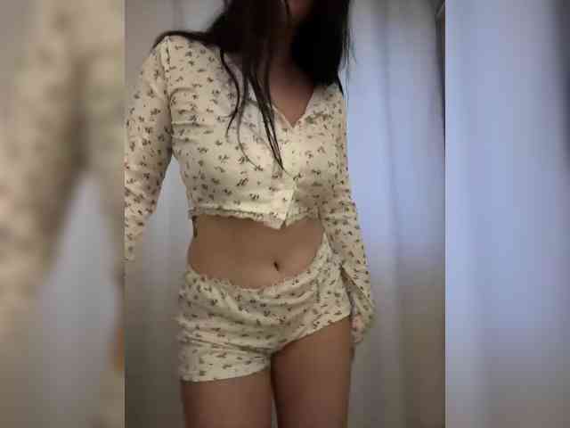 AdalineRedWeb webcam