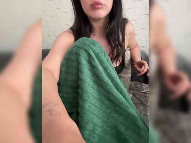 AdalineRedWeb webcam