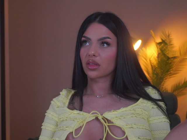 IvyTrix's BongaCams show and profile