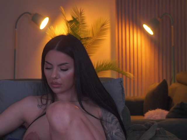 IvyTrix's BongaCams show and profile