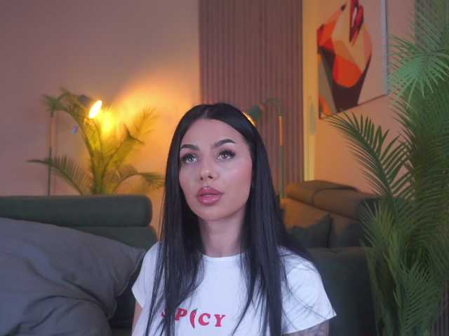 IvyTrix's BongaCams show and profile