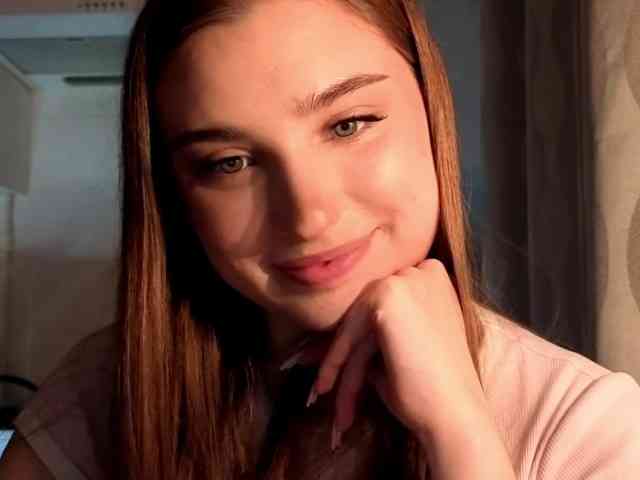 ChristiaPettet webcam