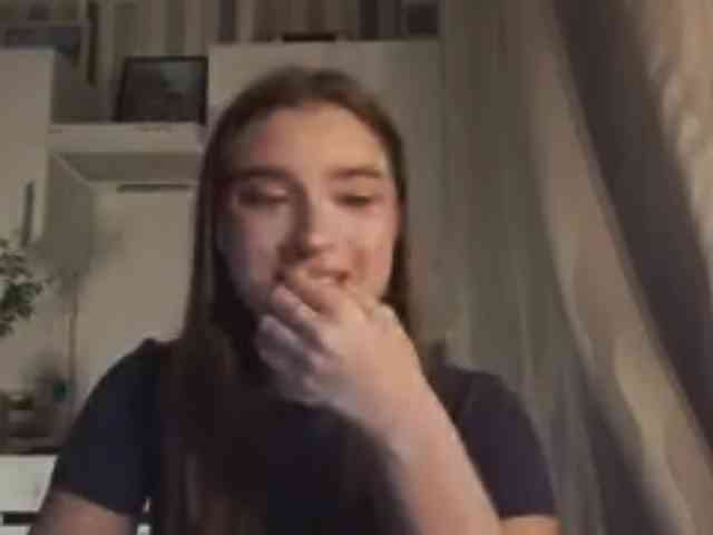 ChristiaPettet webcam