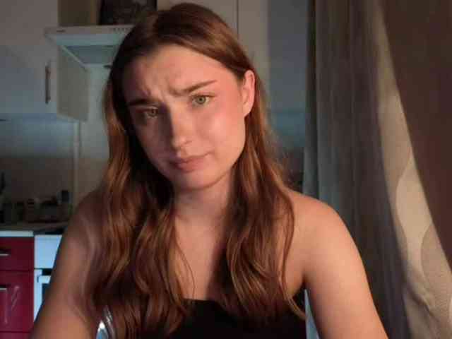 ChristiaPettet webcam