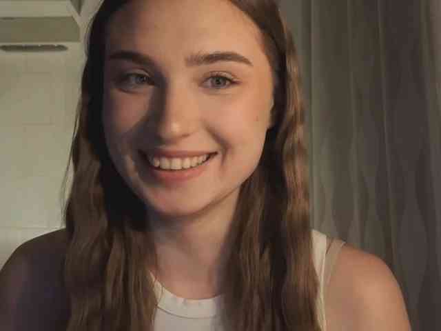 ChristiaPettet webcam