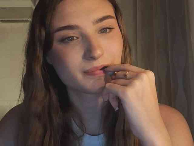 ChristiaPettet webcam
