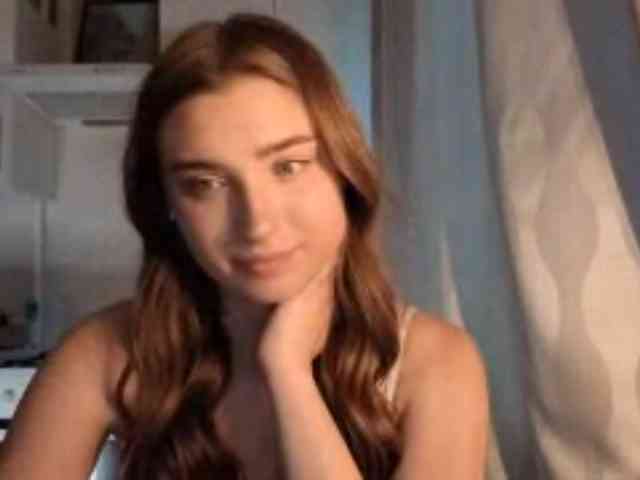 ChristiaPettet webcam
