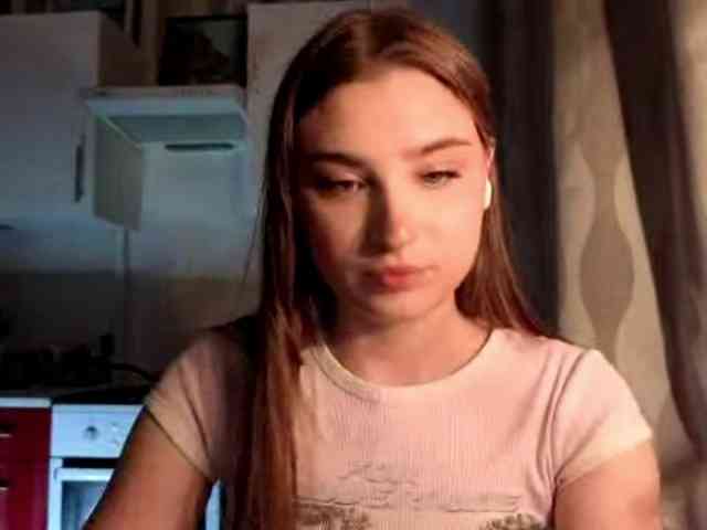 ChristiaPettet webcam