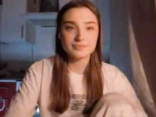 ChristiaPettet webcam