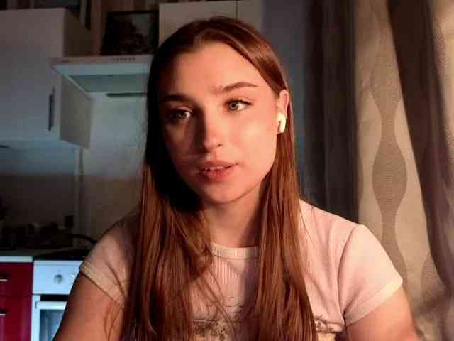 ChristiaPettet webcam