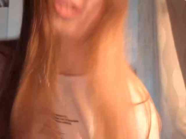 ChristiaPettet webcam