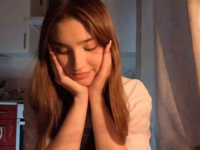 ChristiaPettet webcam