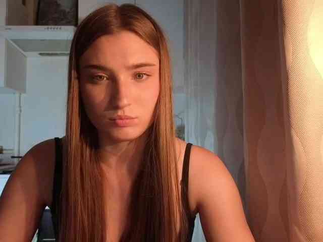 ChristiaPettet webcam