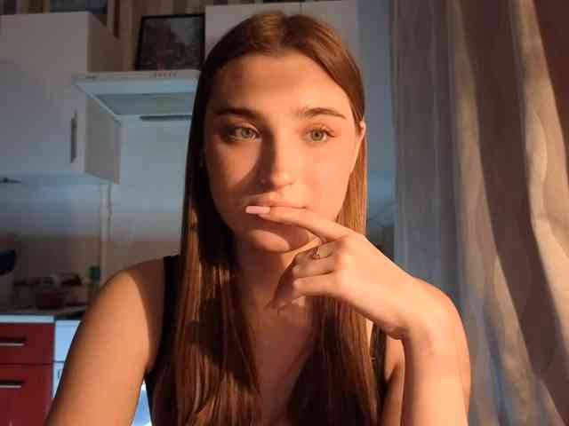 ChristiaPettet webcam