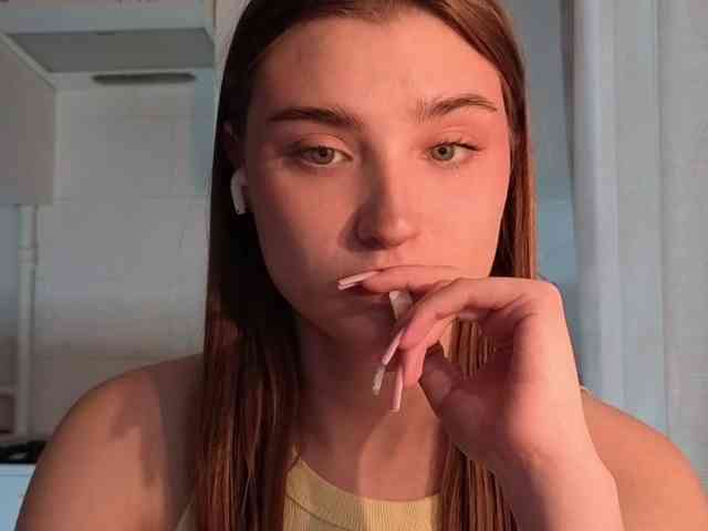 ChristiaPettet webcam
