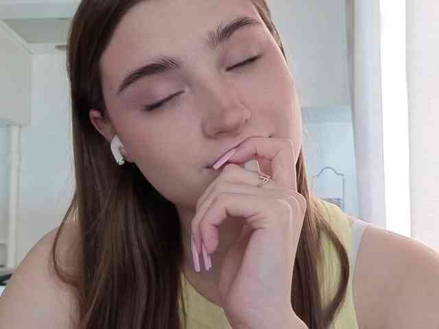 ChristiaPettet webcam