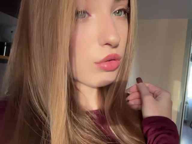 ChristiaPettet webcam