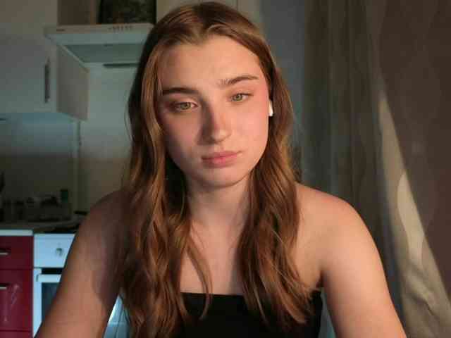 ChristiaPettet webcam