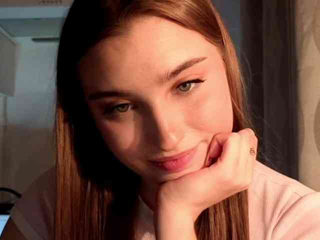 ChristiaPettet webcam