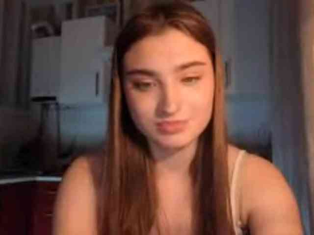 ChristiaPettet webcam