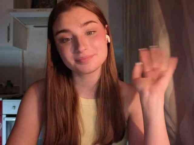 ChristiaPettet webcam