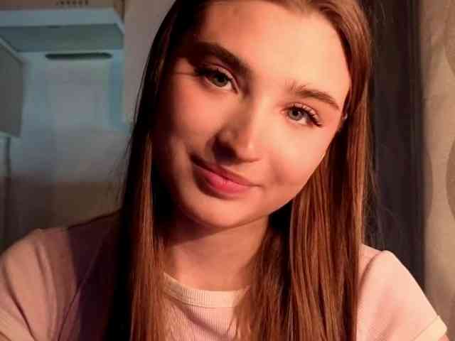 ChristiaPettet webcam