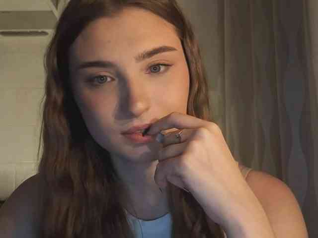 ChristiaPettet webcam