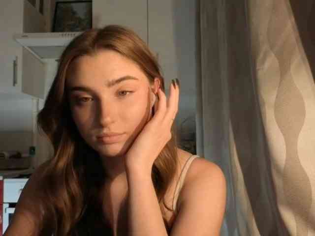 ChristiaPettet webcam